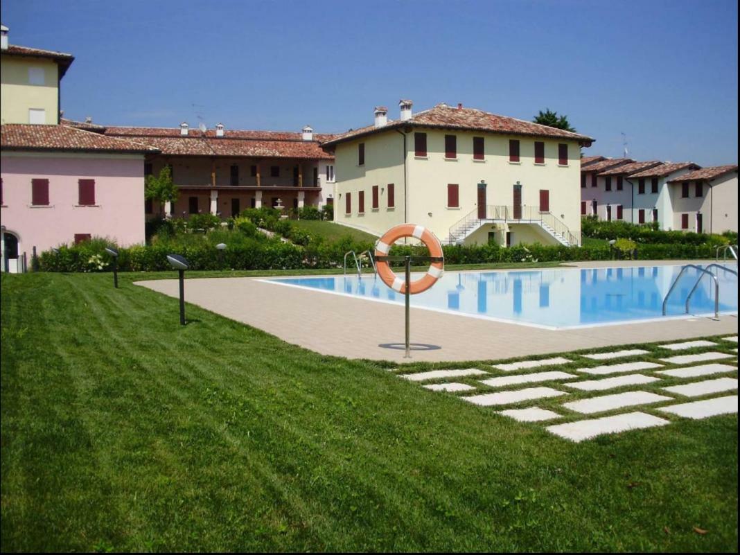 100% Design Villa Desenzano del Garda Kültér fotó